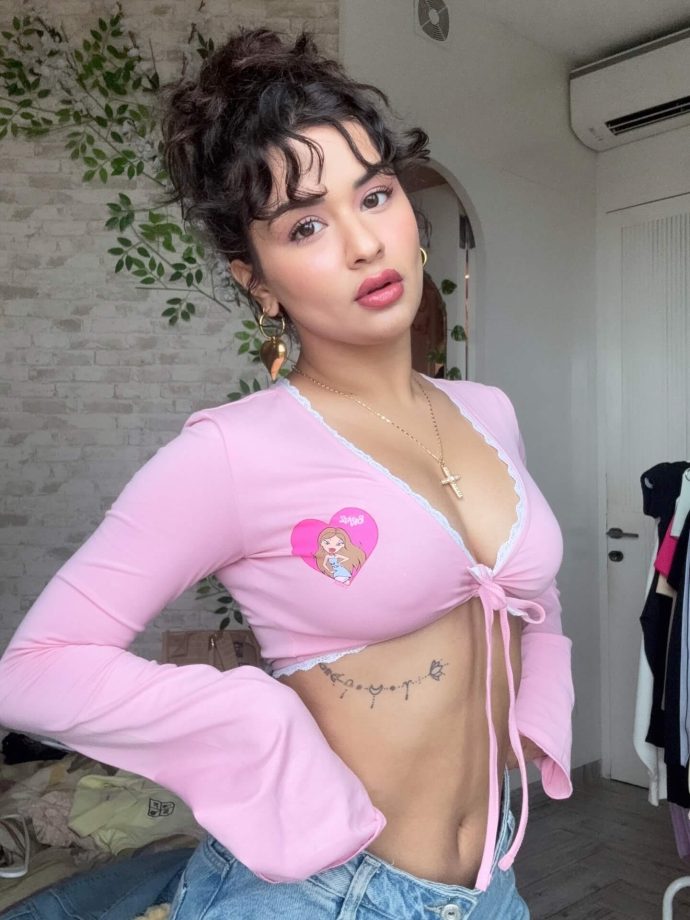 Avneet Kaur’s Pink Pop Look Is Pure Gen Z Energy 976076