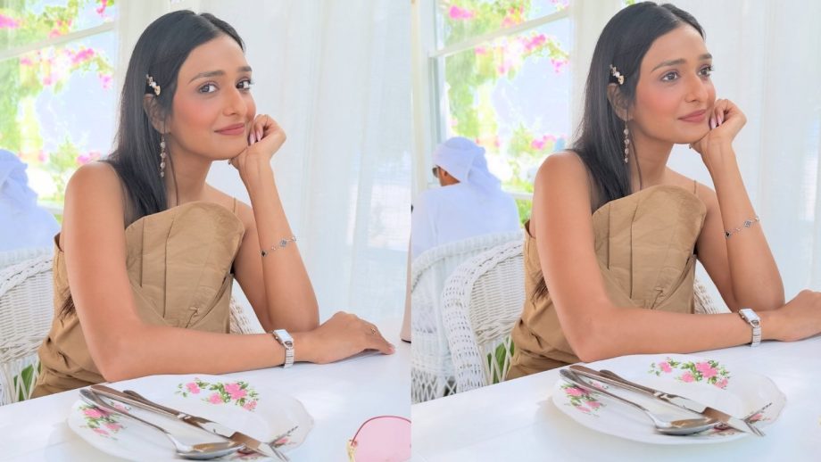 Bhagya Lakshmi Fame Aishwarya Khare Enjoys Dubai Vacation With Family - See Pics 974972