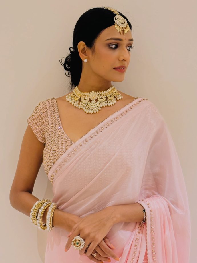 Bhagya Lakshmi's Aishwarya Khare Spreads Magic In Pink Saree, Her Heartwarming Smile Steals Hearts 977574