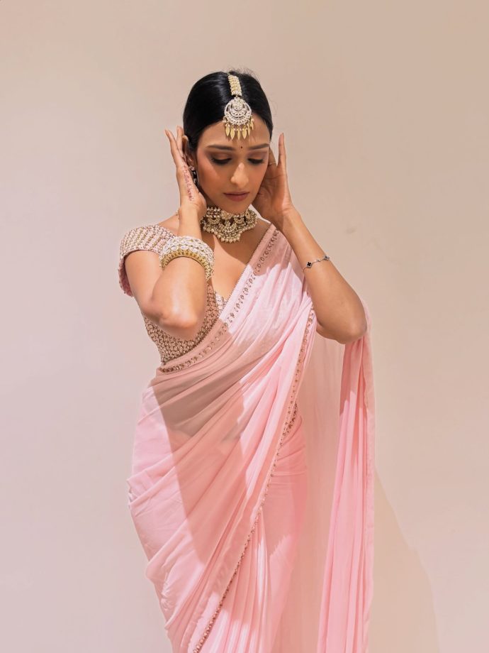 Bhagya Lakshmi's Aishwarya Khare Spreads Magic In Pink Saree, Her Heartwarming Smile Steals Hearts 977571