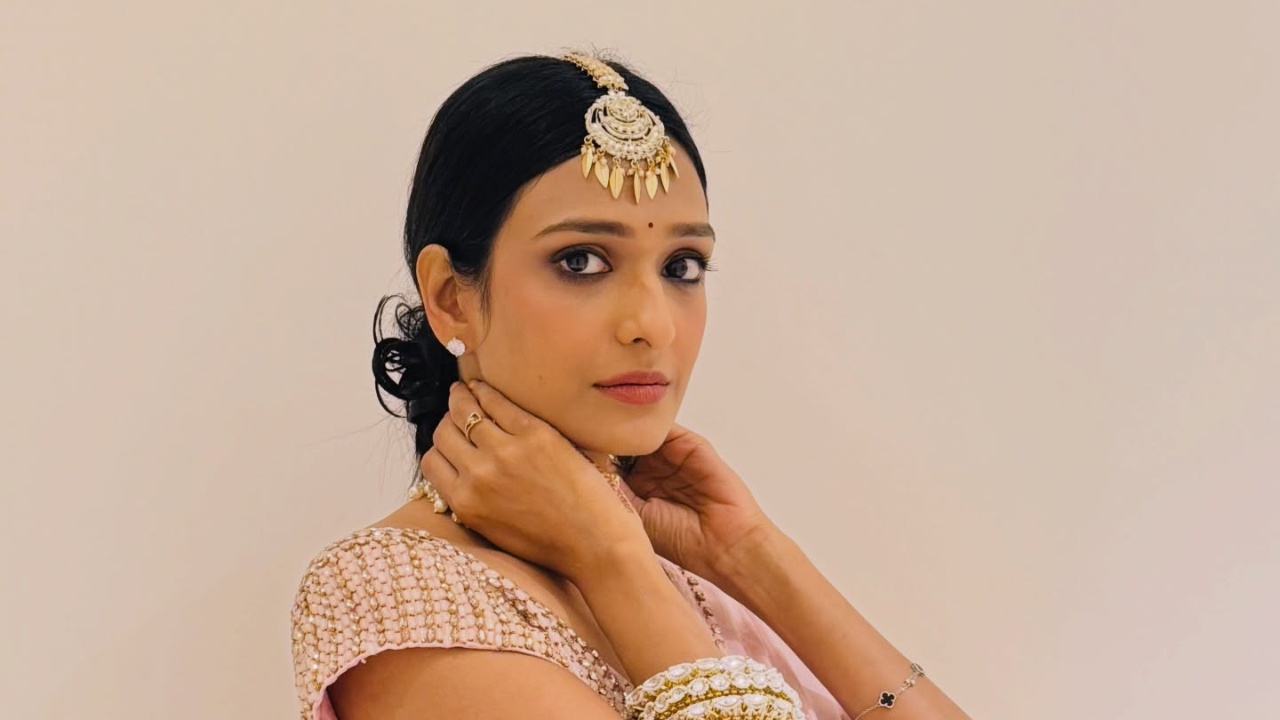 Bhagya Lakshmi's Aishwarya Khare Spreads Magic In Pink Saree, Her Heartwarming Smile Steals Hearts 977577