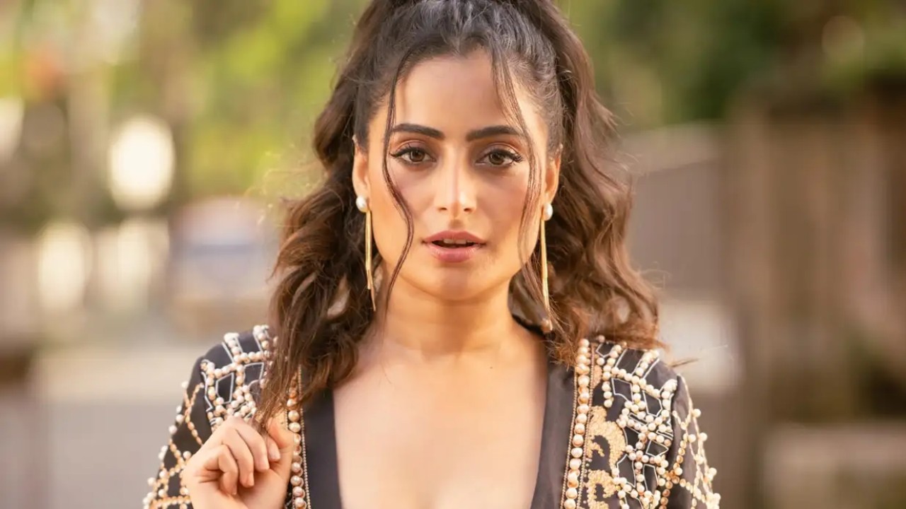 Bigg Boss 17 Fame Aishwarya Sharma Slams Trolls Amid Divorce Buzz: "Silence Doesn't Mean I'm Wrong" 976607