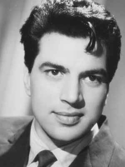 Bollywood Mourns Dharmendra's Demise: Kareena, Kajol, Ananya, To Kapil & Suniel Shetty Pen Emotional Tributes 977418