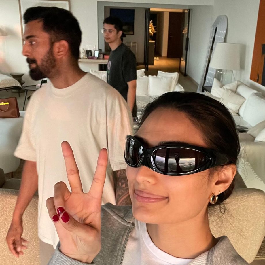 Cricketer KL Rahul Pens Birthday Note For Wifey Athiya Shetty, Calls Her 'Best Friend' 975112