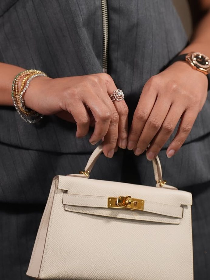 Esha Gupta Serves Power-Poise in Sculpted Grey Elegance 978001