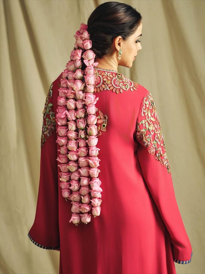 Genelia Deshmukh Radiates Traditional Charm in Vibrant Festive Ensemble 974648