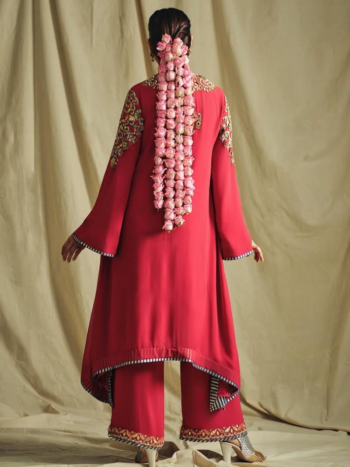 Genelia Deshmukh Radiates Traditional Charm in Vibrant Festive Ensemble 974646