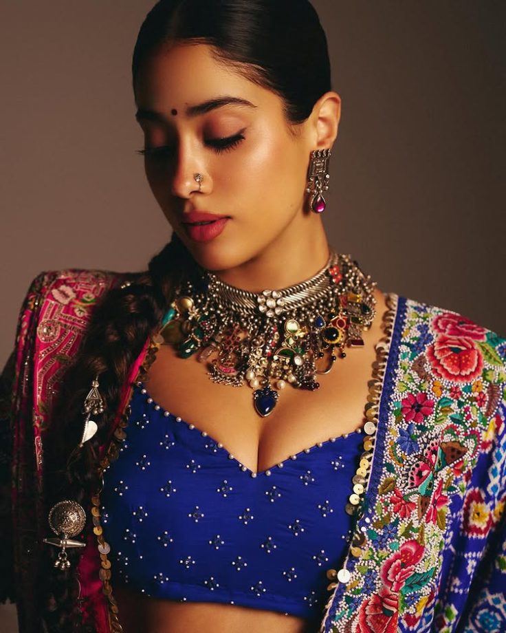 Janhvi Kapoor in a Vibrant Folk-Inspired Lehenga 977981