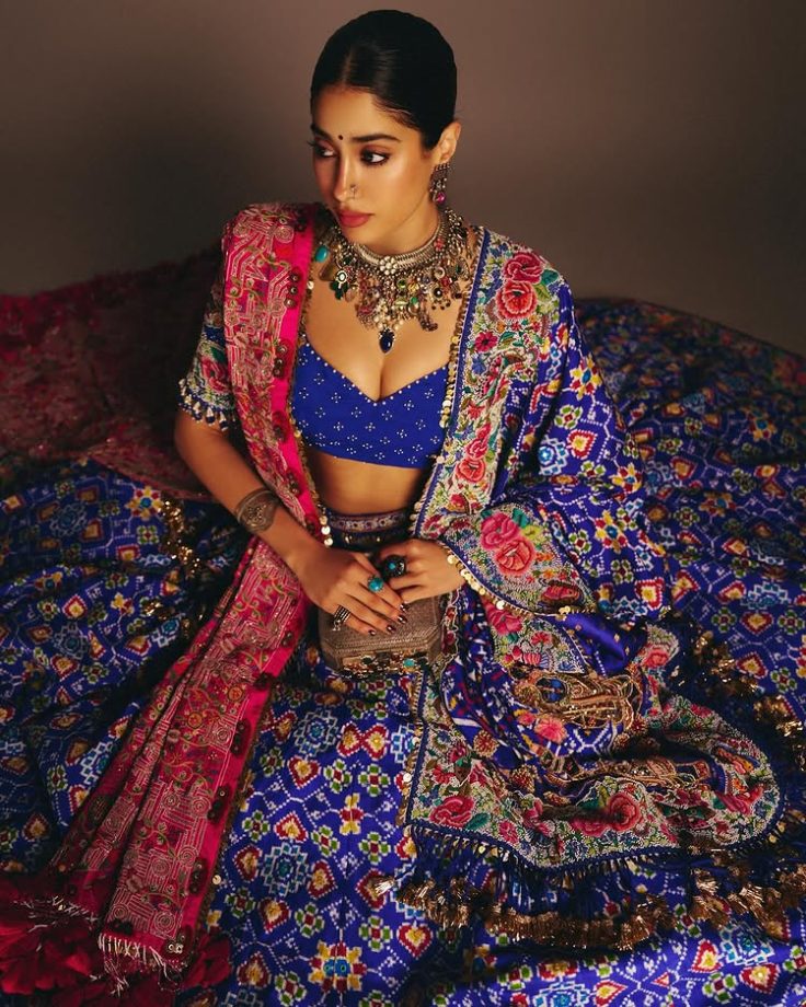 Janhvi Kapoor in a Vibrant Folk-Inspired Lehenga 977982