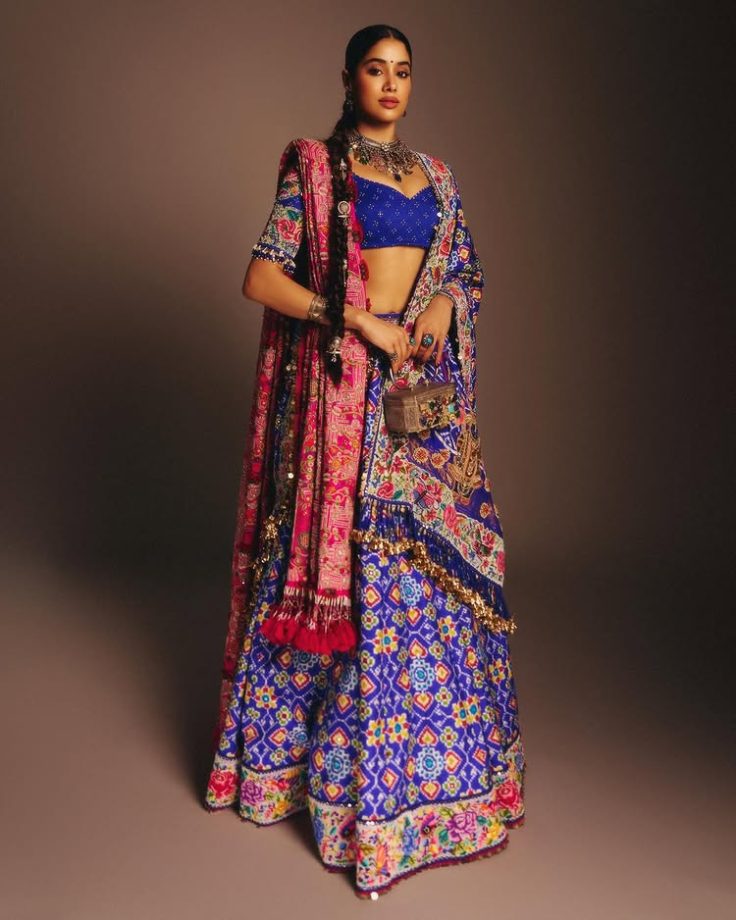 Janhvi Kapoor in a Vibrant Folk-Inspired Lehenga 977984