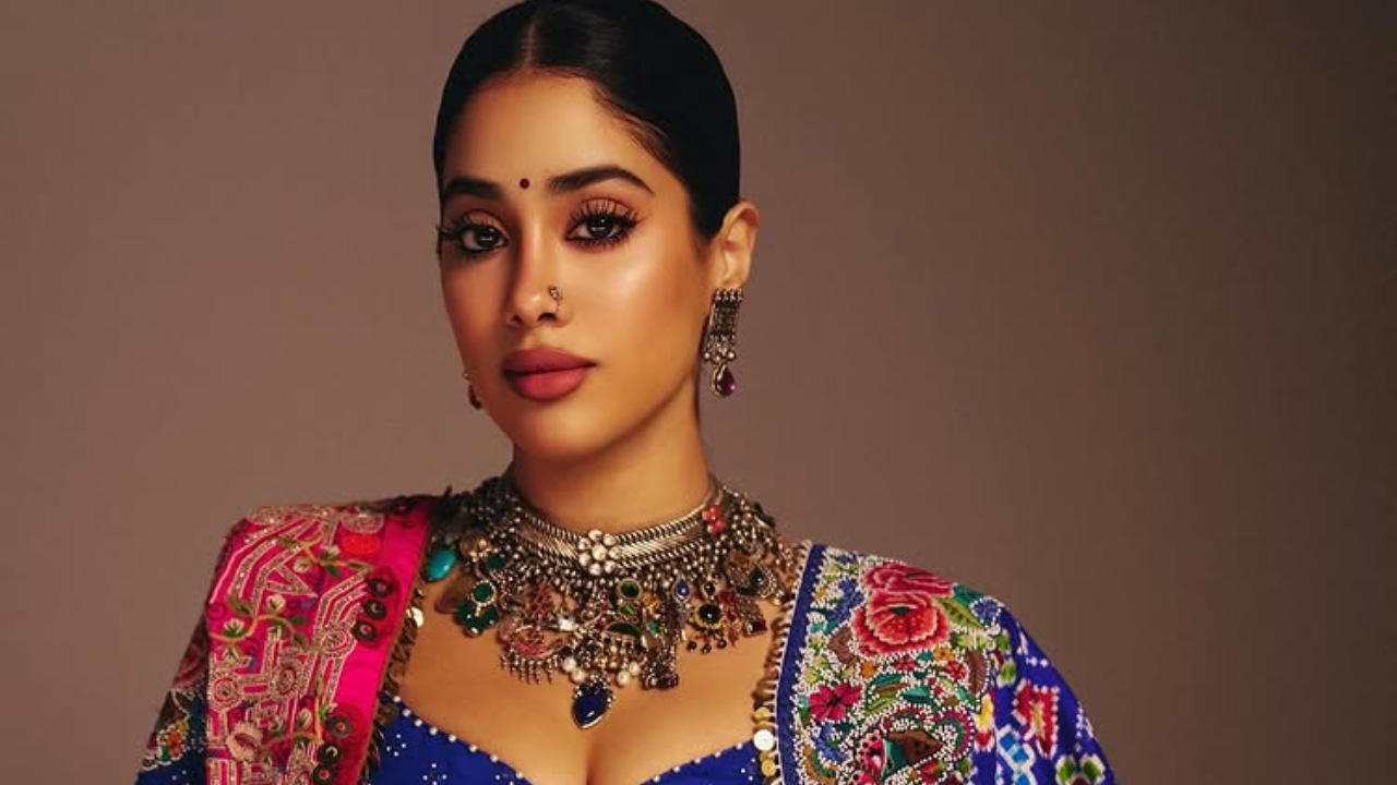 Janhvi Kapoor in a Vibrant Folk-Inspired Lehenga 977979