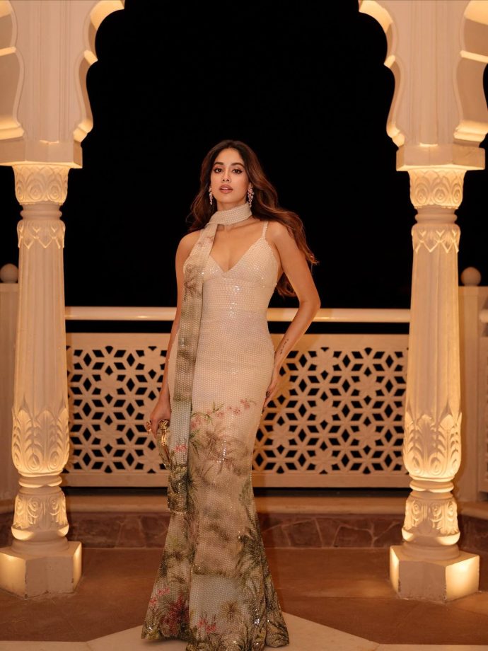 Janhvi Kapoor Radiates Royal Elegance in a Serene Evening Look 977077