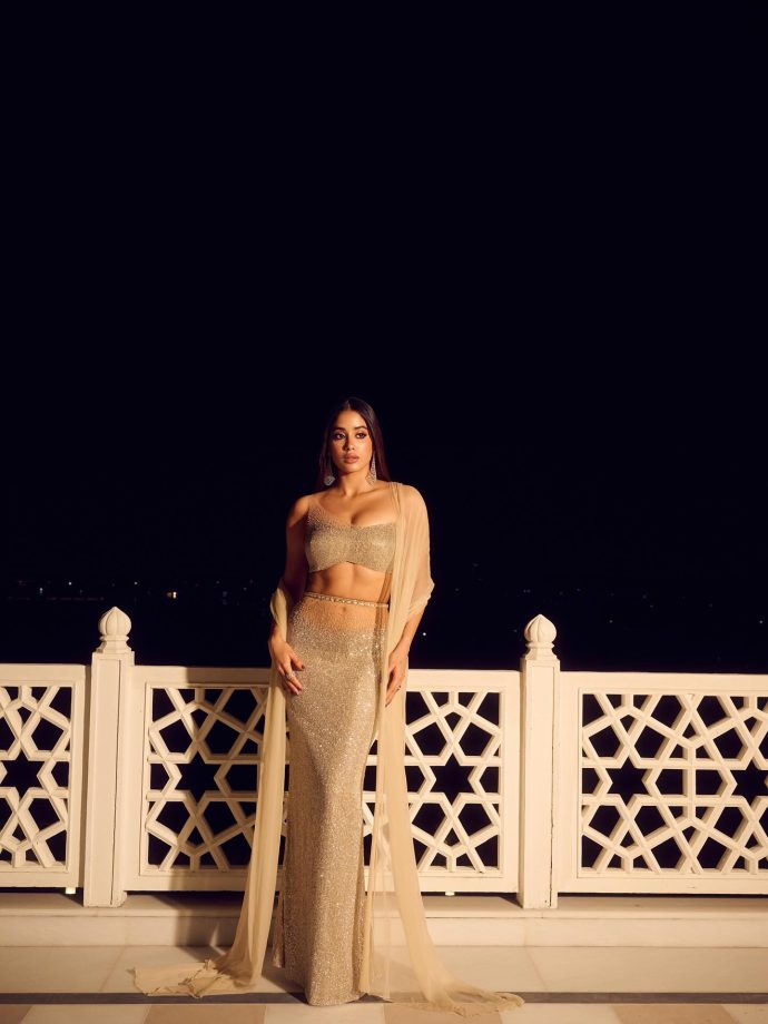Janhvi Kapoor’s Dazzling Evening Look Shines Bright 976223