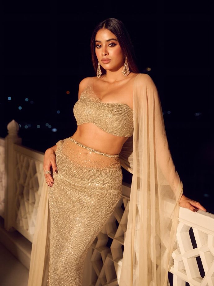 Janhvi Kapoor’s Dazzling Evening Look Shines Bright 976224