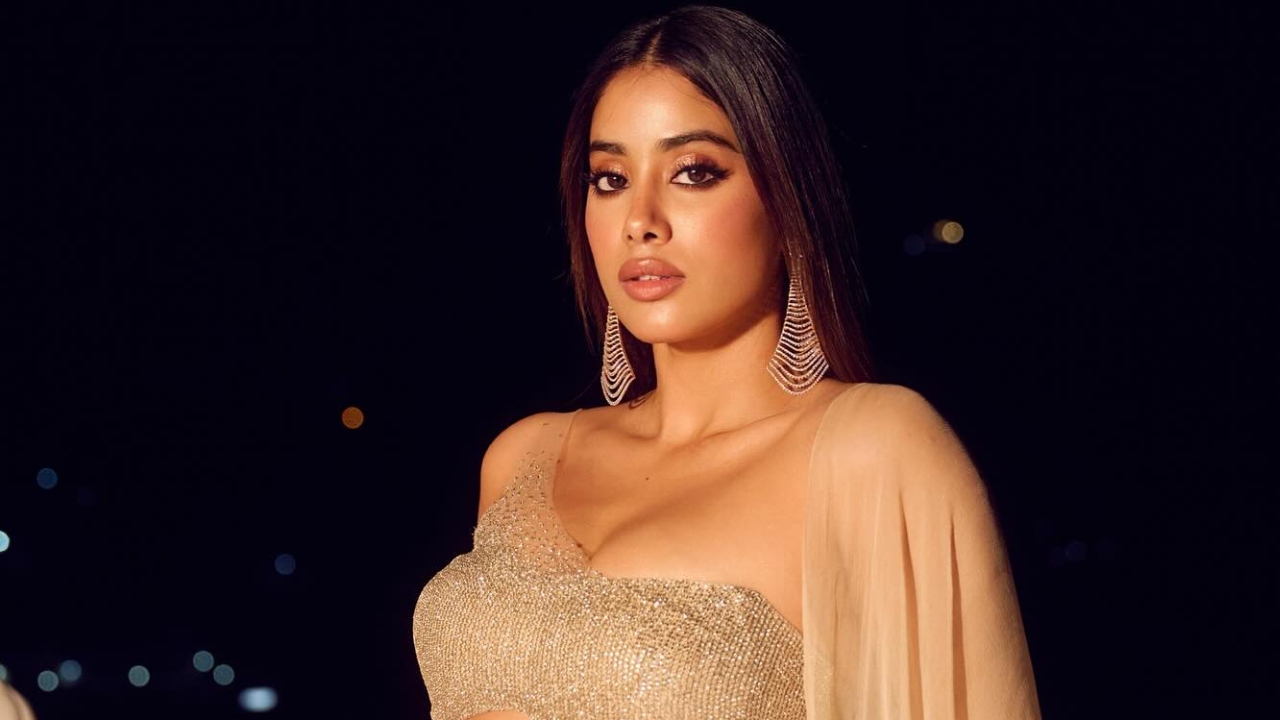 Janhvi Kapoor’s Dazzling Evening Look Shines Bright 976227