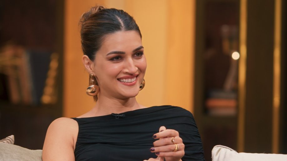 Kriti Sanon Spills on Katrina Kaif’s Punjabi Playlist, Vicky Kaushal Reveals Her Cute Punjabi Song Mix-up on Two Much with Kajol and Twinkle 976067