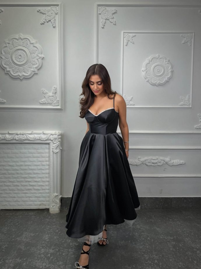 Krystle Dsouza Serves Classic Elegance in a Dreamy Black Dress 977176