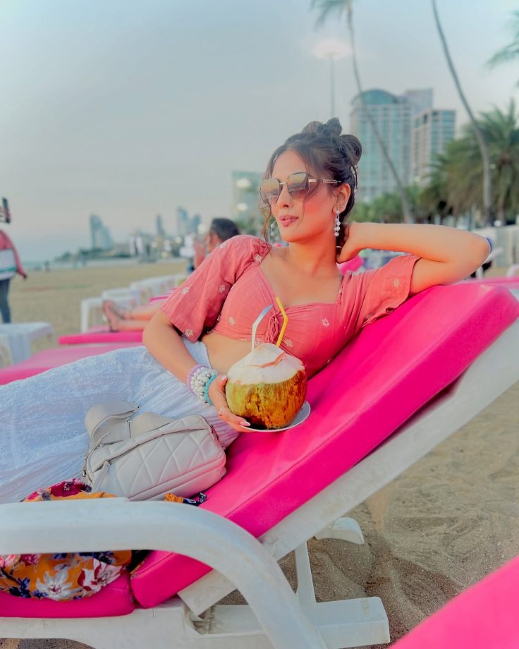 Kyunki Saas Bhi Kabhi Bahu Thi 2's Tanisha Mehta's Stunning Tops To Slay In 2025 975118