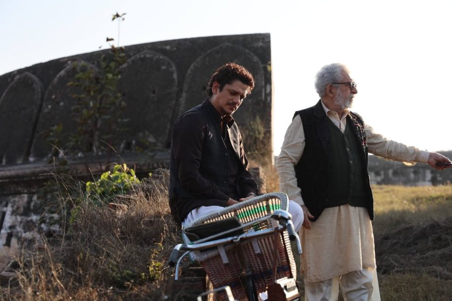 Manish Malhotra’s Gustaakh Ishq is Winning Hearts of the Audiences for Reviving Old-School Love, Netizens Call it a “Must Watch” 977922