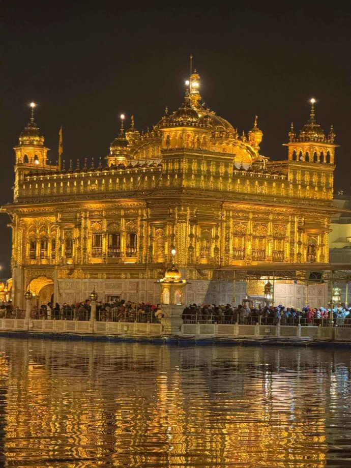 Pankhuri Awasthy & Gautam Rode Visit Golden Temple, Share Heartwarming Pics With Their Kids 976993