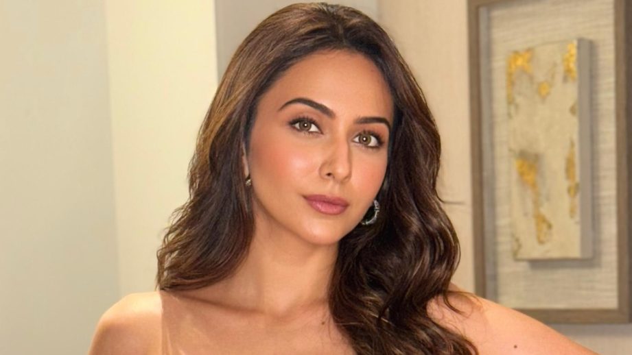 Rakul Preet Singh Shines in Sleek All-Black Glam With Modern Minimalist Flair 977099