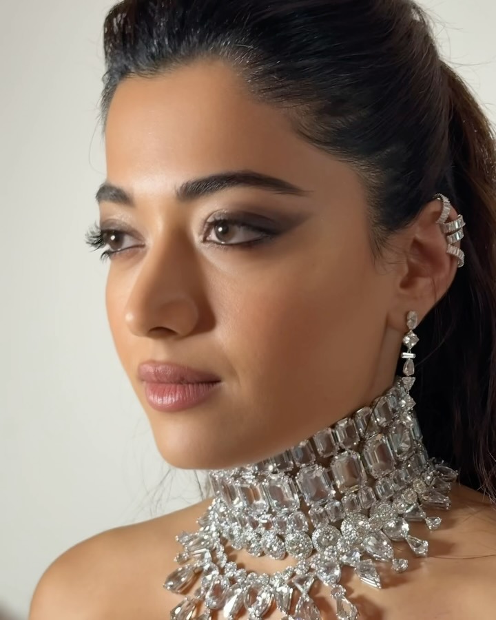 Rashmika Mandanna Redefines Red Carpet Royalty 974603