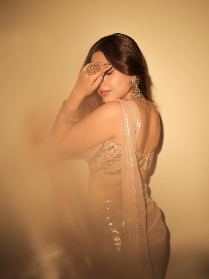 Reem Shaikh Redefines Gen-Z Saree Fashion With Her Trendy Drapes 975618