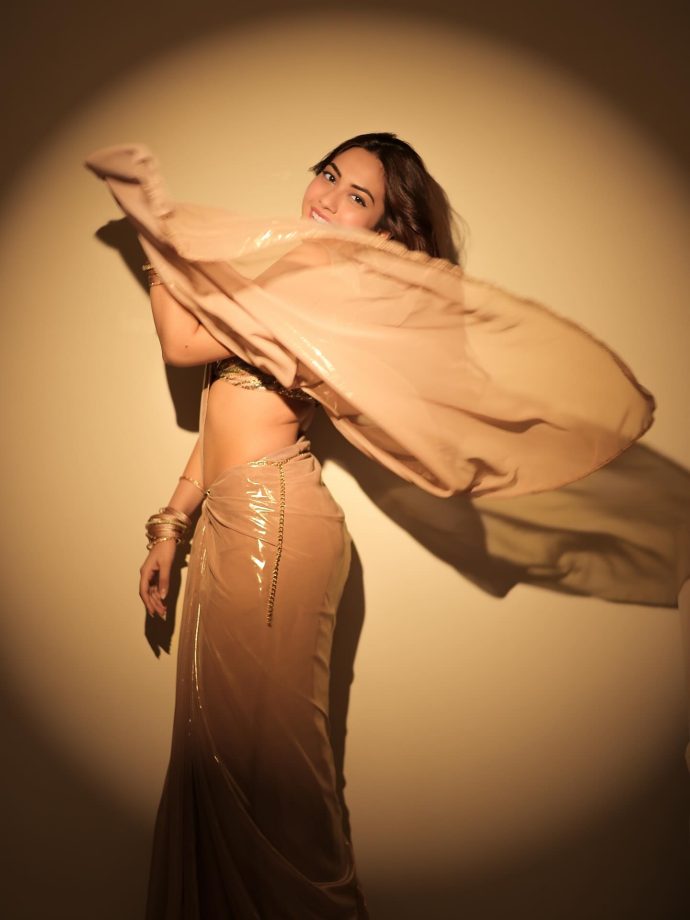 Reem Shaikh Redefines Gen-Z Saree Fashion With Her Trendy Drapes 975620