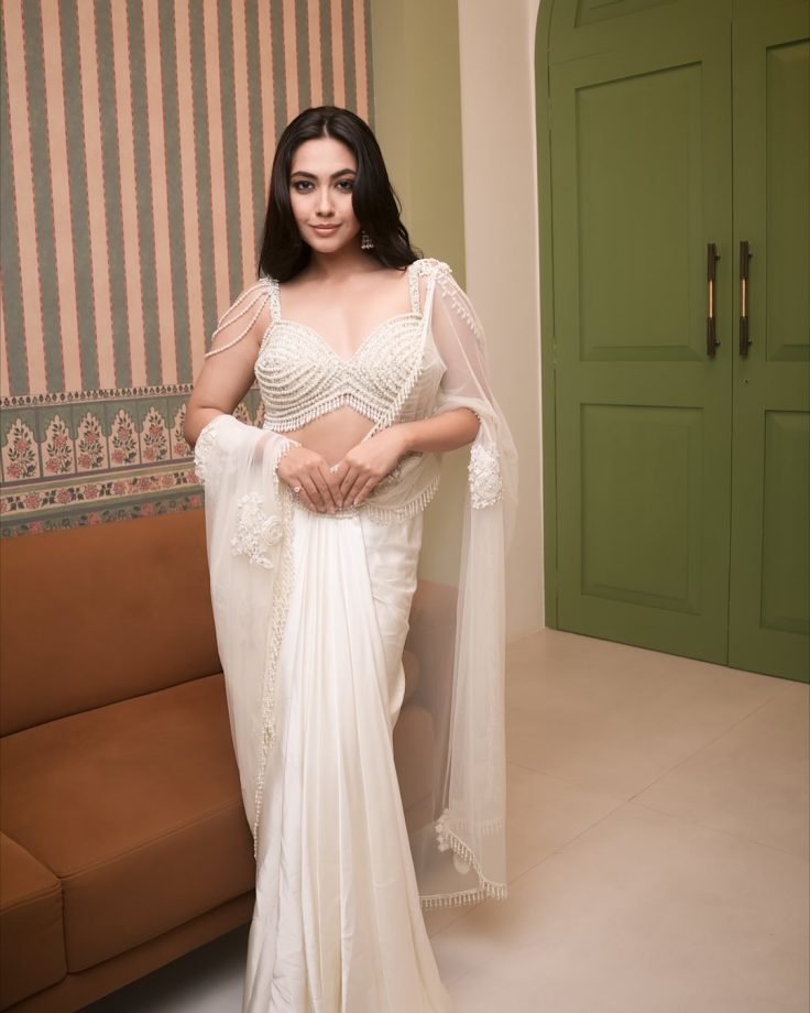 Reem Shaikh Redefines Gen-Z Saree Fashion With Her Trendy Drapes 975624