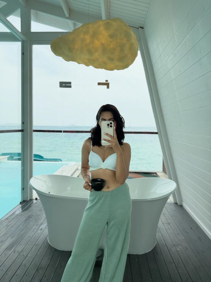 Reem Shaikh Slays Vacation Vibes In Bold Crop Top & Loose Bottoms – See Photos 976714