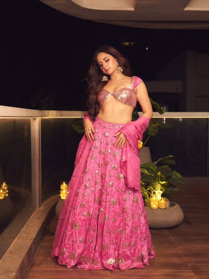 Sargun Mehta’s Pink Statement That Turns Heads 977942