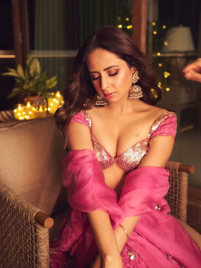 Sargun Mehta’s Pink Statement That Turns Heads 977943
