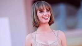 Stranger Things Actor Maya Hawke Urges To Work With Bollywood