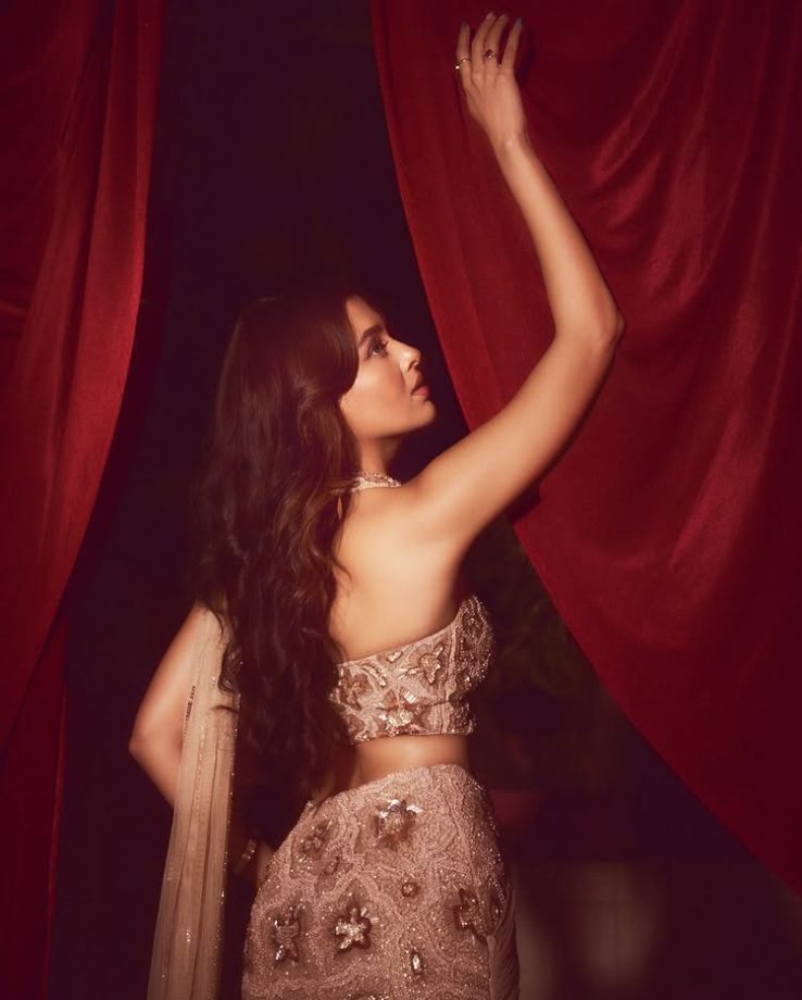 Tejasswi Prakash: The Golden Goddess Who Lit Up the Night 975480