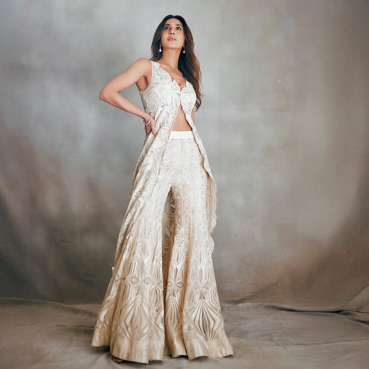 Vaani Kapoor Serves Effortless Luxe in Ivory Textured Co-Ord – A Masterclass in Chic Minimal Glam 975492