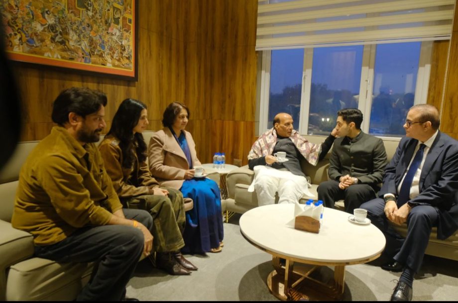 Ahead of the release of Ikkis, Defence Minister Rajnath Singh felicitates Arun Khetarpal’s family at special screening 980565