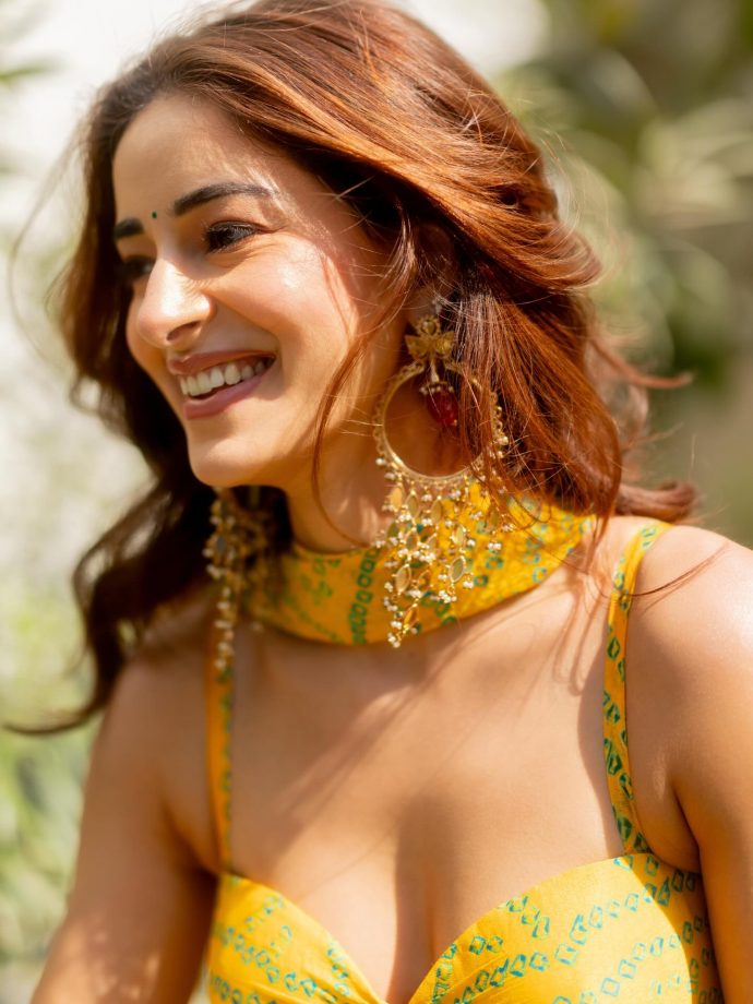 Ananya Panday’s Bright Festive Look 980305