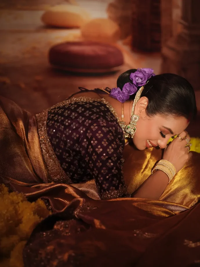 Anupamaa Actress Rupali Ganguly Embraces Grace In Metallic Gold Saree - See Pics 979757