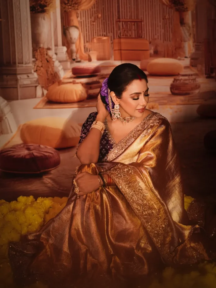 Anupamaa Actress Rupali Ganguly Embraces Grace In Metallic Gold Saree - See Pics 979760