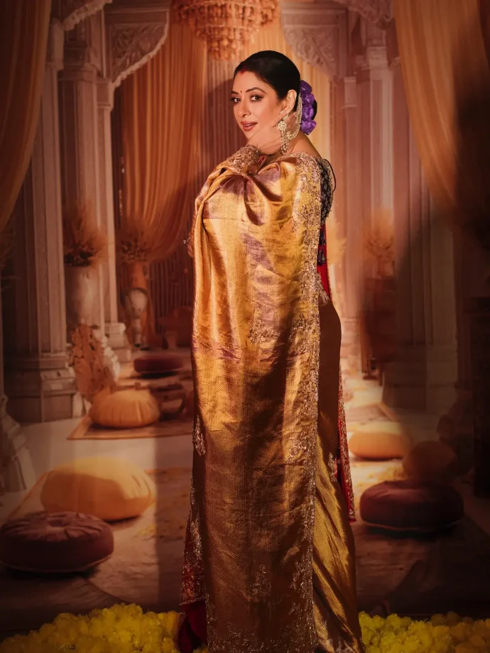 Anupamaa Actress Rupali Ganguly Embraces Grace In Metallic Gold Saree - See Pics 979763