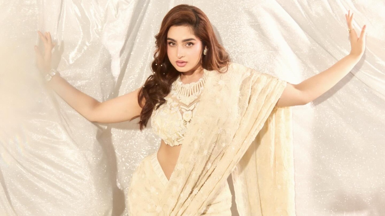 Ayesha Khan’s Ivory Saree Moment 980272
