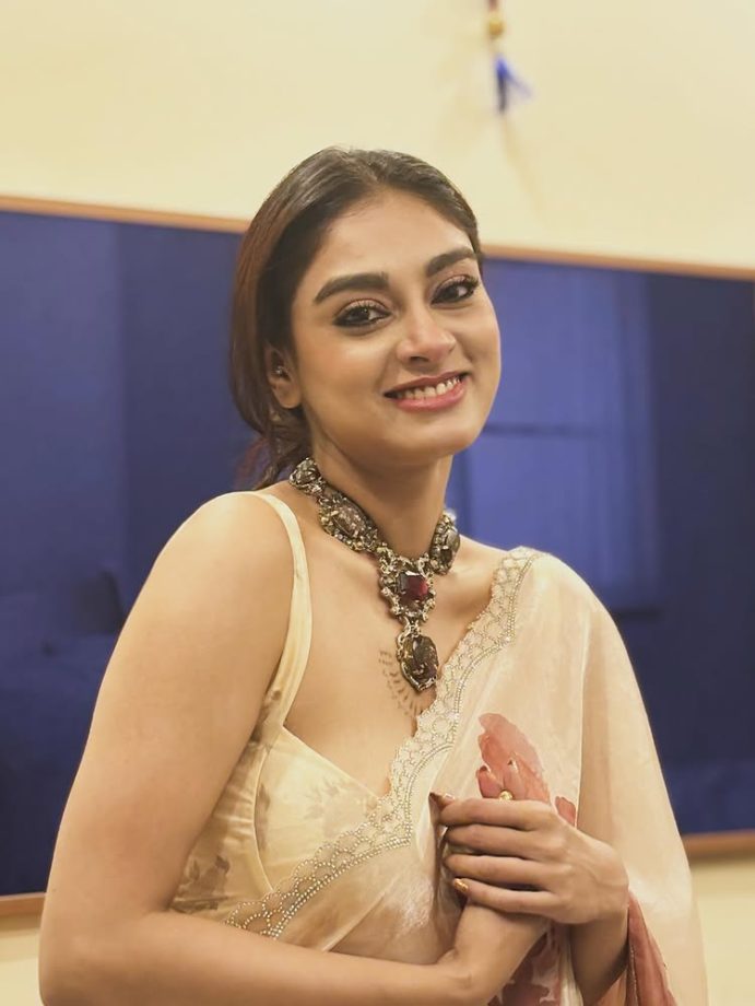 Bibriti Chatterjee Serves Understated Glamour in a Soft, Dreamy Saree Look 979568