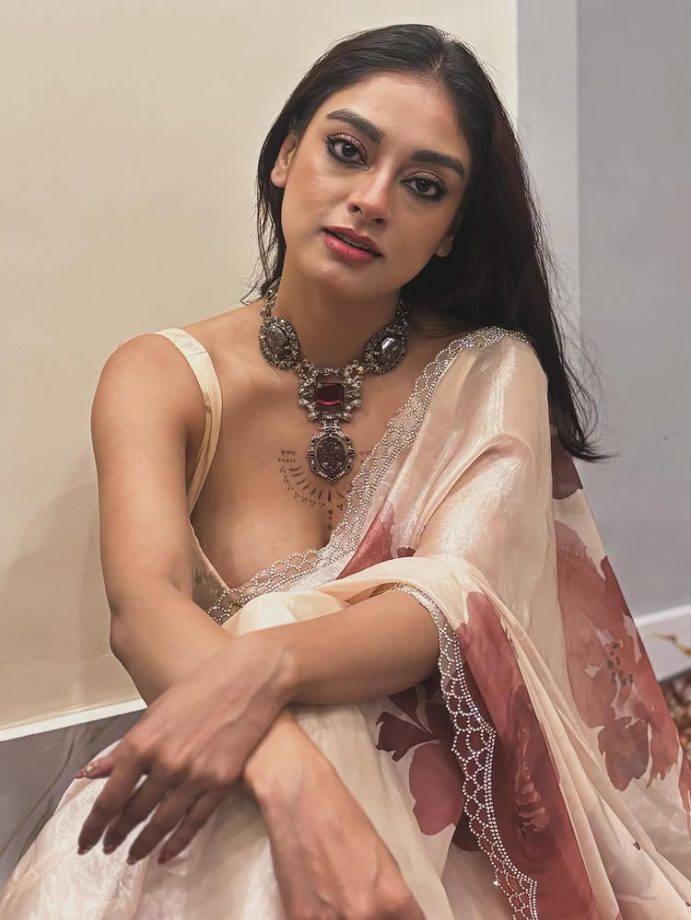 Bibriti Chatterjee Serves Understated Glamour in a Soft, Dreamy Saree Look 979569