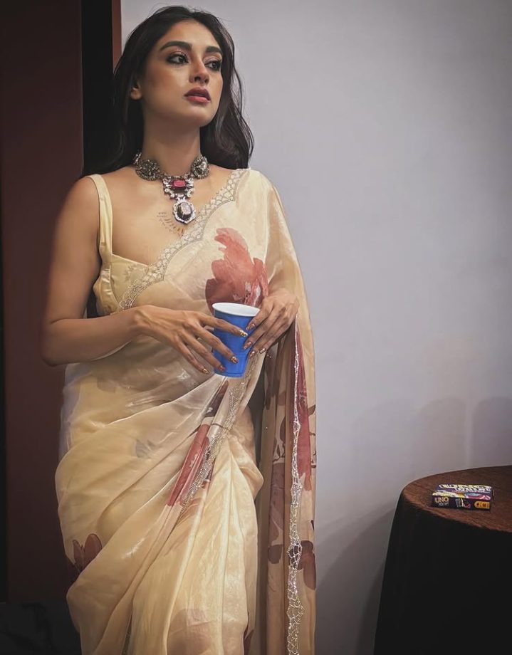 Bibriti Chatterjee Serves Understated Glamour in a Soft, Dreamy Saree Look 979570