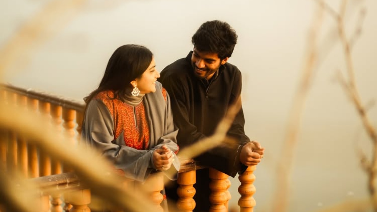 Bigg Boss Telugu S3's Punarnavi Bhupalam Gets Engaged To BF Hemanth Verma 978855