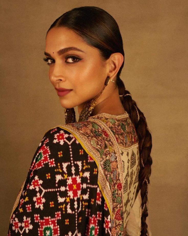 Deepika Padukone Glows in Handwoven Beauty 978826