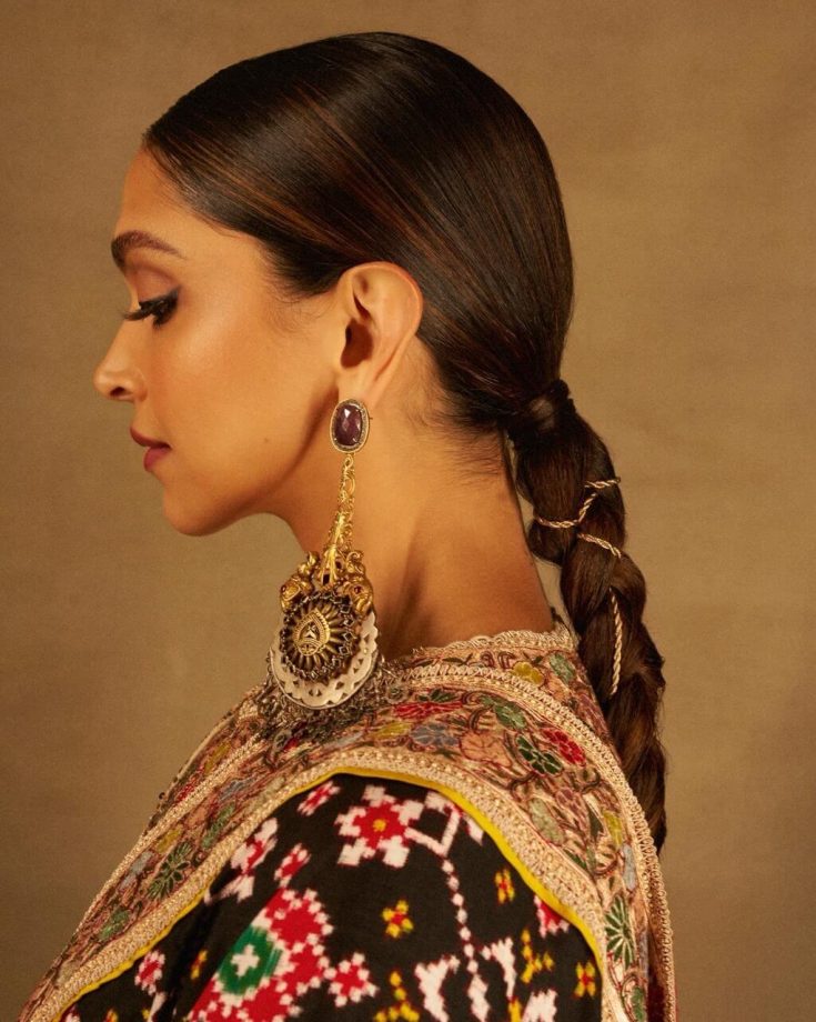 Deepika Padukone Glows in Handwoven Beauty 978828