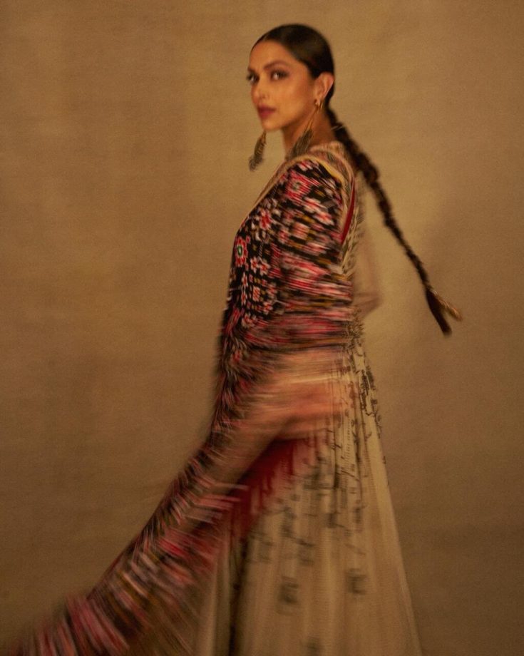 Deepika Padukone Glows in Handwoven Beauty 978825
