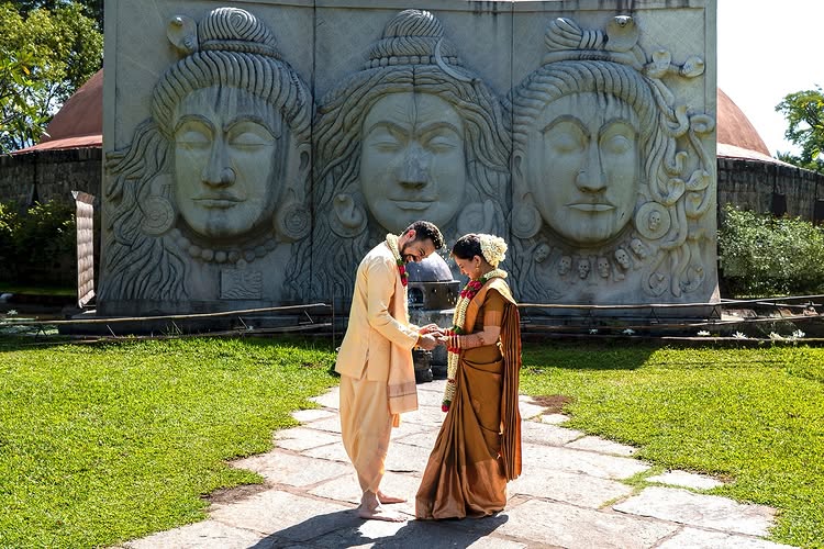 Gia Manek & Samantha Ruth Prabhu Choose To Tie The Knot In A Temple — Here's Why 978155