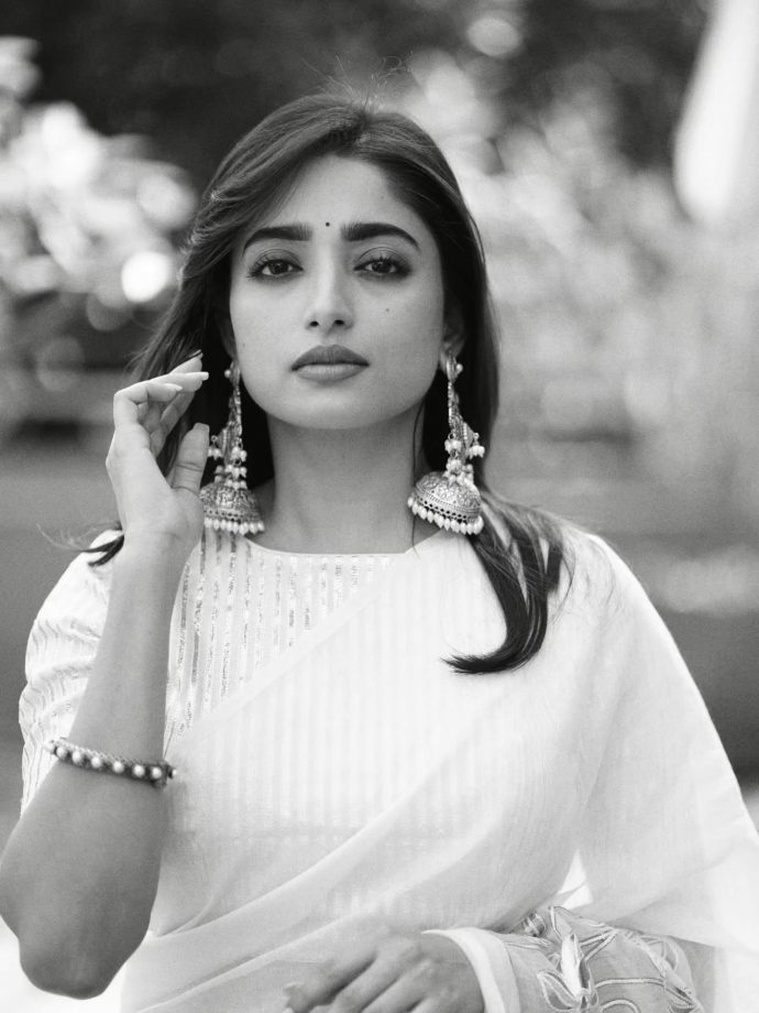 Ishaa Saha Brings Classic Style to Life 978888